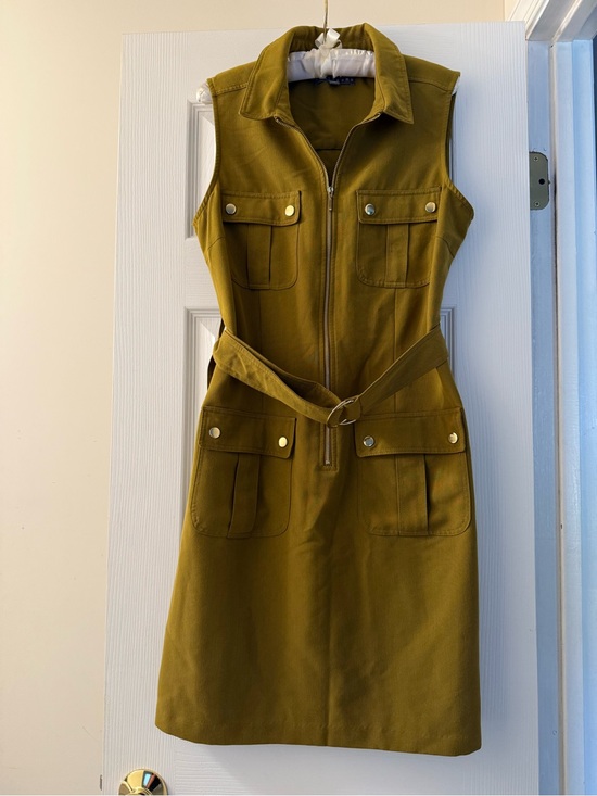 Sharagano Dresses & Skirts - Sharagano Sleeveless Utility Dress in Olive Green with Belt